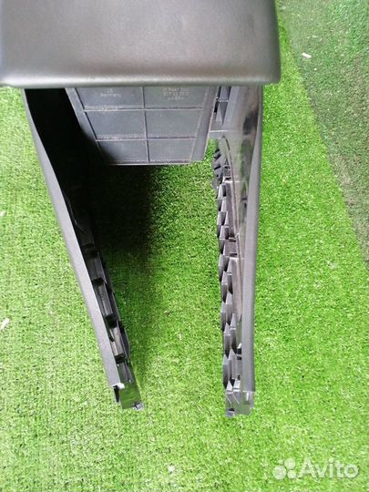 Бардачок между сиденьями Volvo Xc70