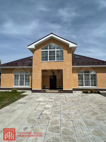 Коттедж 302 м² на участке 12 сот.