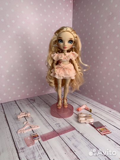 Rainbow high Victoria