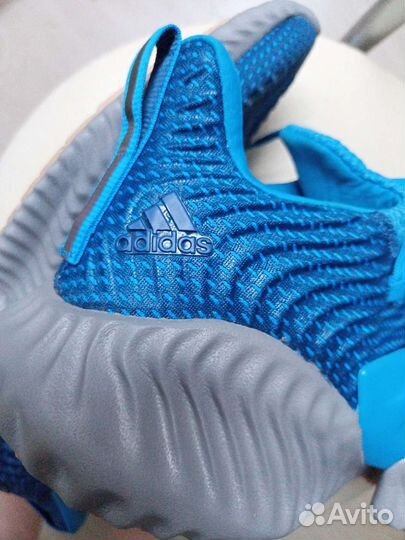 Кроссовки adidas