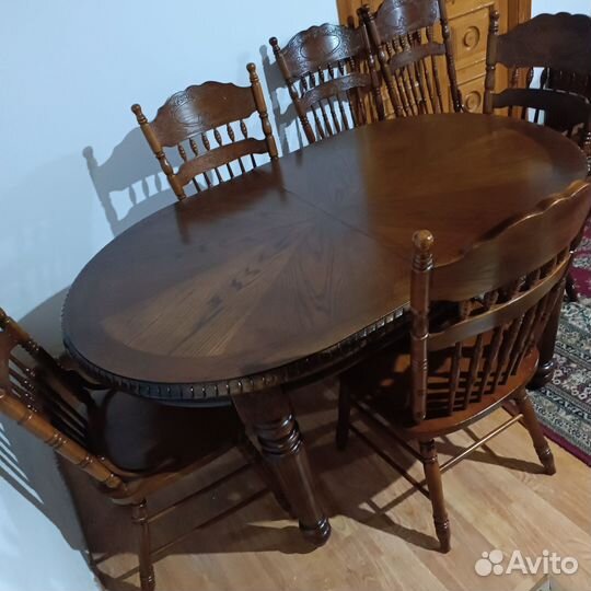 Кухонный стол и стулья