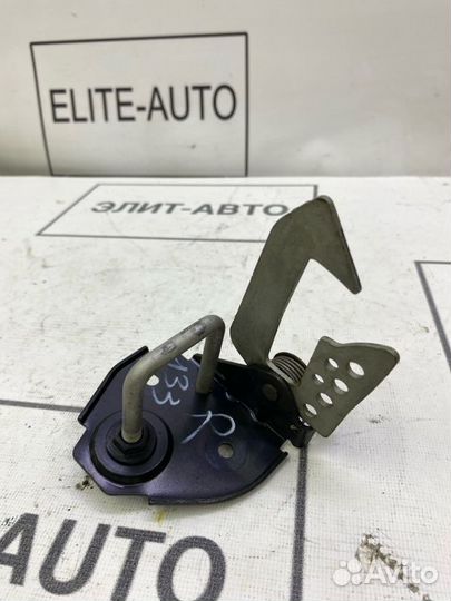 Замок капота правый Bmw 5 F10 2011