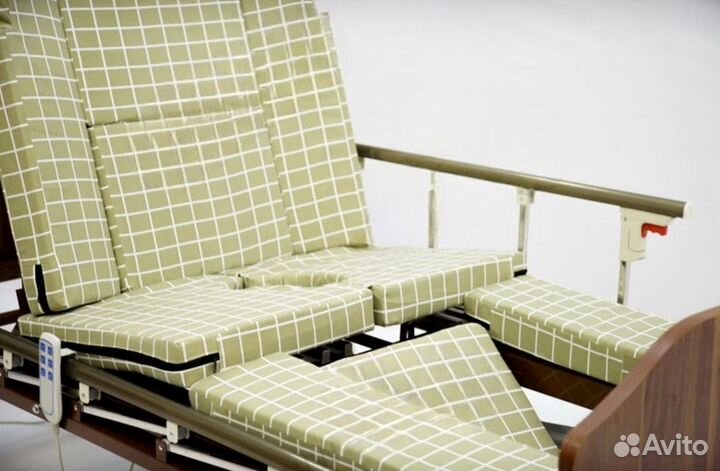 Медицинская кровать функциональная