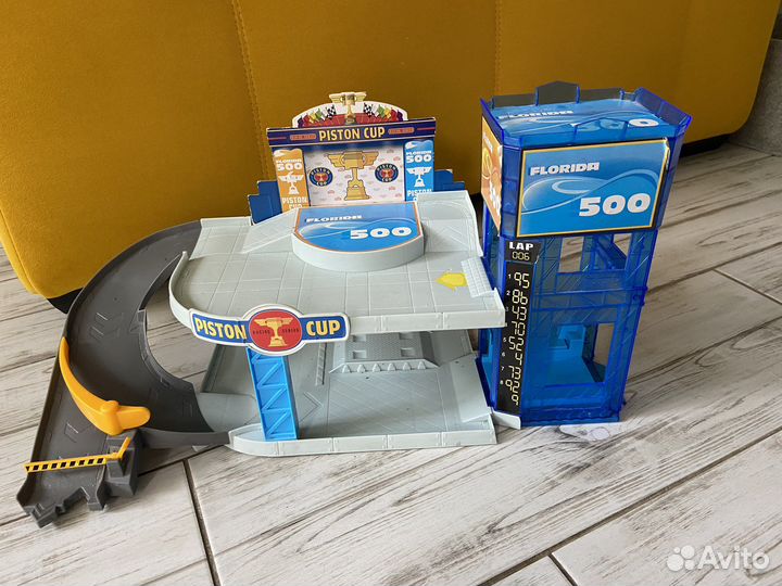 Гараж гоночный Тачки 3 Флорида piston cup оригинал
