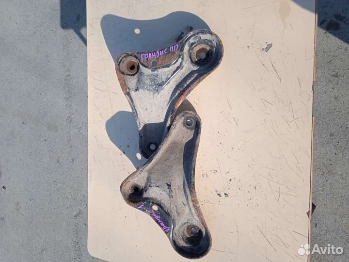 Кронштейн подрамника mitsubishi chariot grandis