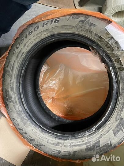 Pirelli Ice Zero 205/60 R16