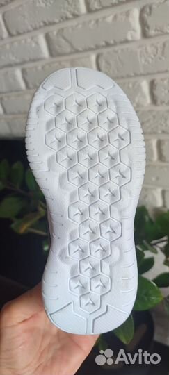 Кроссовки для девочки 29 размер новые