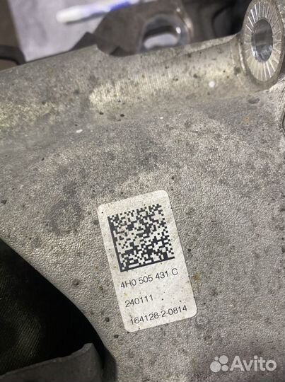 Задний поворотный кулак левый Audi A8 d4