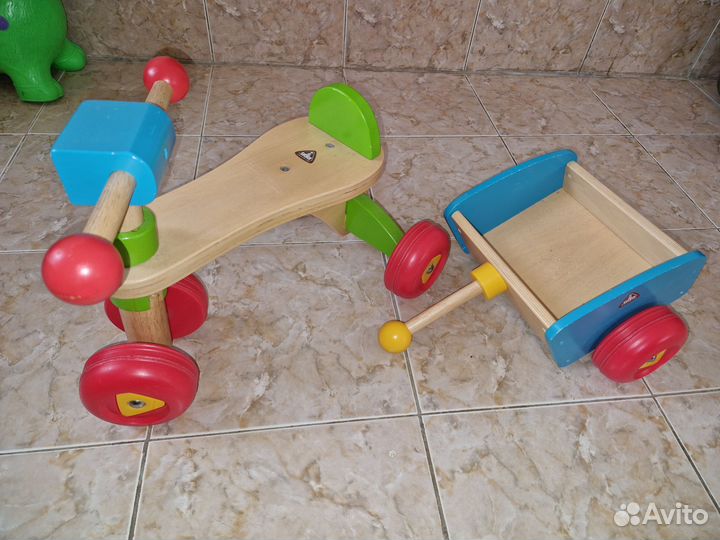 Велосипед с прицепом деревянный