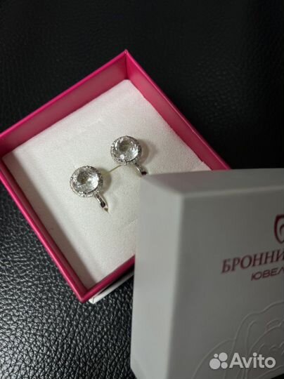 Серьги из белого золота с топазами и бриллиантами