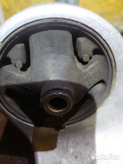 Подушка двигателя