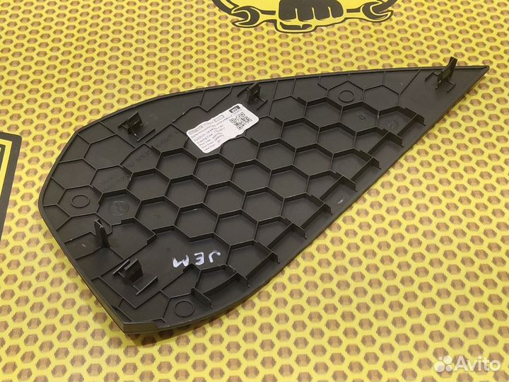 Накладка торпедо торцевая правая Volkswagen Jetta