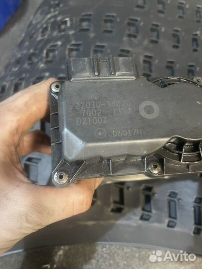 Дроссельная заслонка Lexus LX570