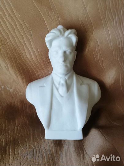 СССР Фарфоровая статуэтка скульптура В.Маяковского