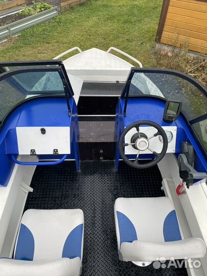 Лодка Quintrex 390 long