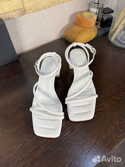 Босоножки белые 37р Эконика оригинал новые