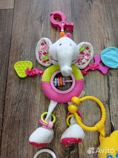 Пакет фирменных игрушек на коляску, кроватку и д.р