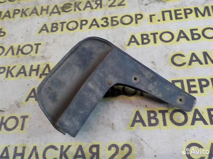 Брызговик задний правый Toyota Corolla (E150) 200