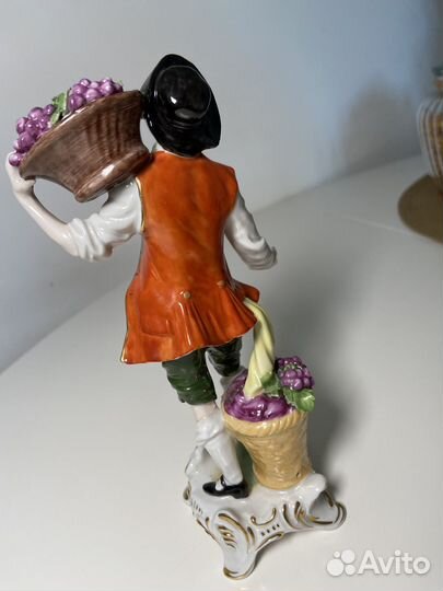 Фарфоровая статуэтка Сборщик винограда Германия