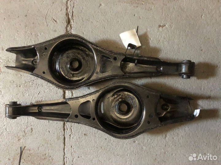 Рычаги поперечные на Passat B7