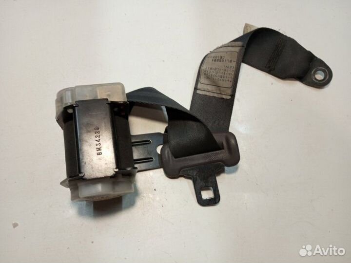 Ремень безопасности задний левый Toyota Prius