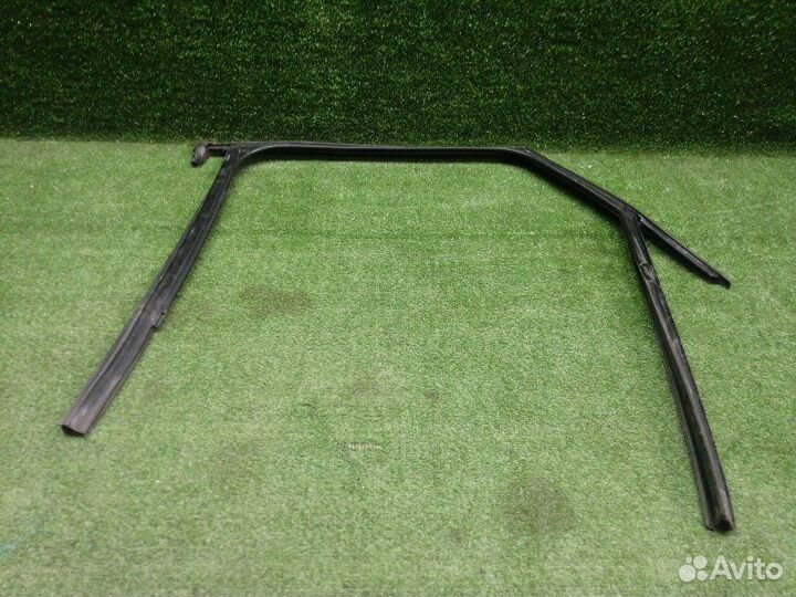 Направляющая стекла задняя правая Audi Q3 8UB cczc