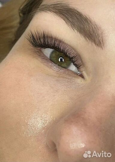 Наращивание ресниц в салоне