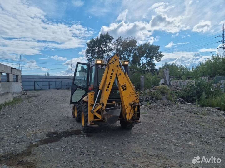 Экскаватор-погрузчик