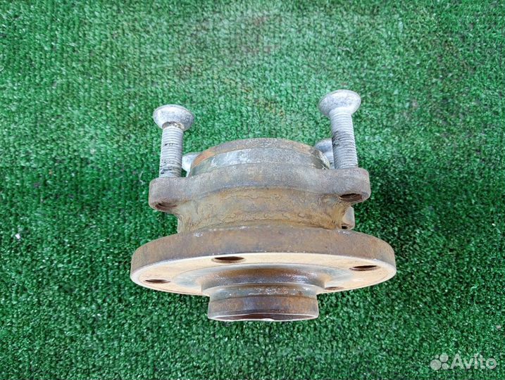 Ступица задняя правая R