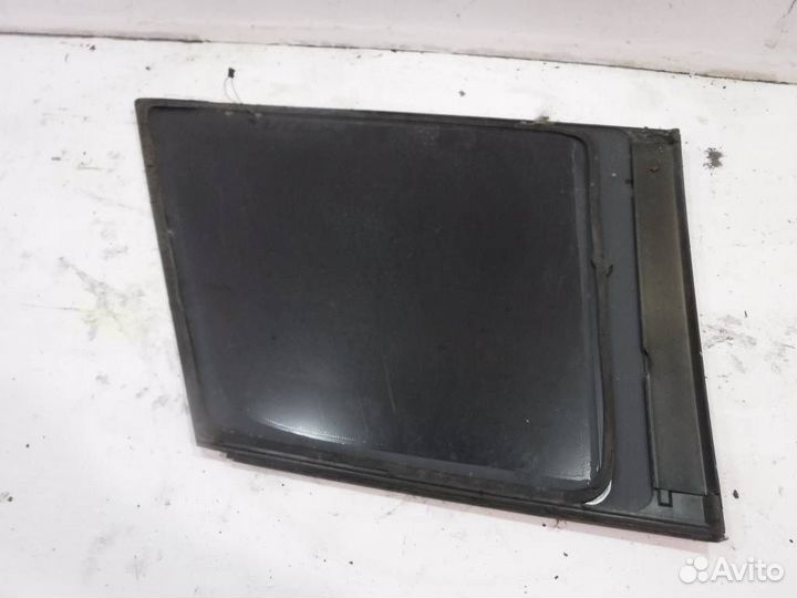 Стекло заднего правого крыла