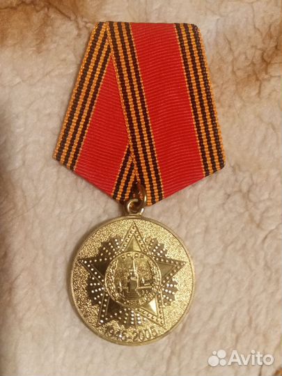 Медали 3 штуки (60, 65, 70 лет победы ВОВ)