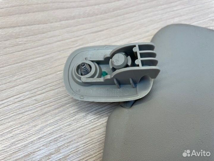 Козырек солнцезащитный левый LADA X-Ray