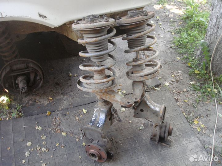 Поворотный кулак Audi A6 100 C4 левый и правый