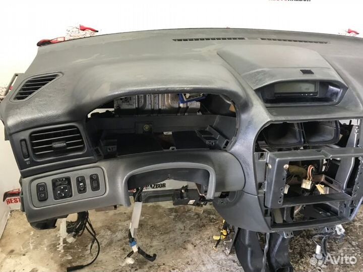 Торпедо Mitsubishi Space Wagon минивен 2 2000