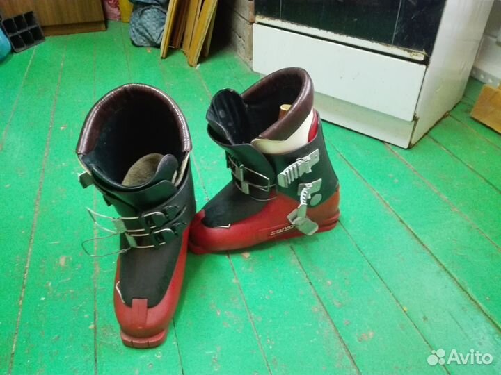Продаю горные лыжи, ботинки и индезит