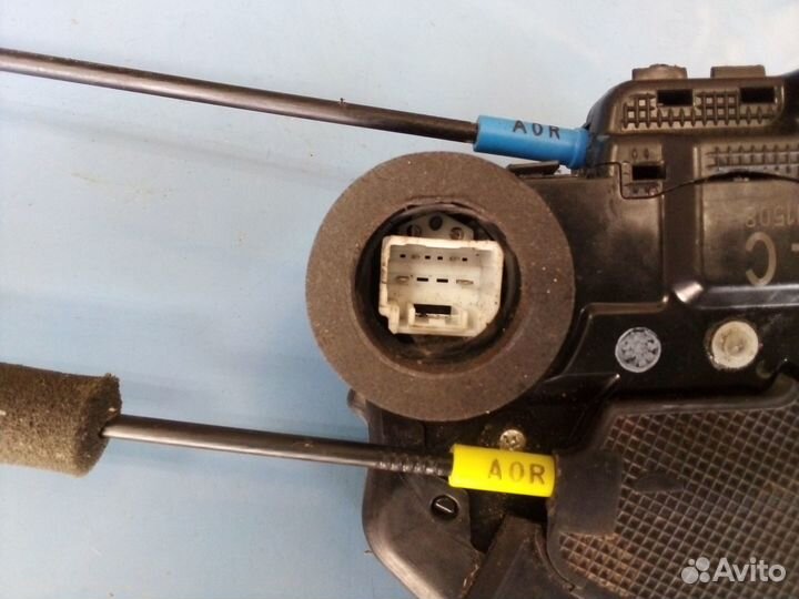 Замок задней левой двери на Тойота Камри V50