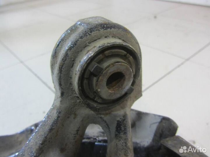 Кулак задний правый Мазда