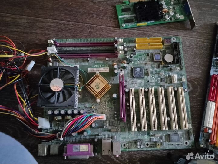 Материнская плата, видеокарты и вентилятор