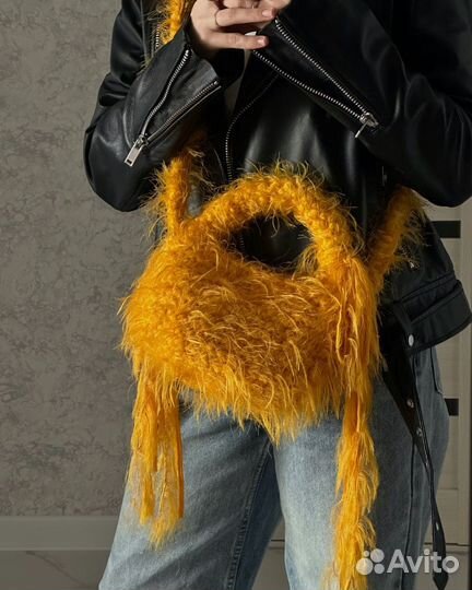 Пушистая сумка из трикотажной пряжи. Ручная работа