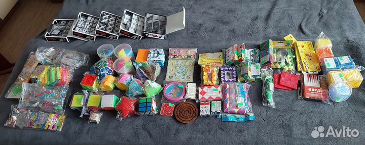 Кубики-рубики, брелочкм-лабиринты, змейка новые