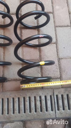 Пружина передней подвески Toyota Sienna 3
