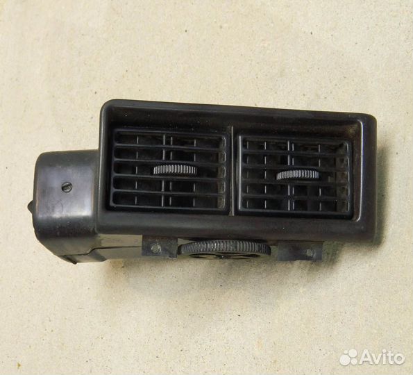 Дефлектор воздушный левый Audi 100 C3