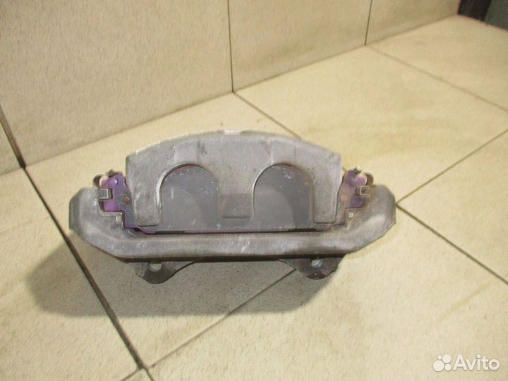 Суппорт передний правый Ford Explorer 5 (U502)