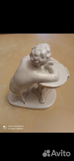 Фарфоровая статуэтка ссср. лфз. 