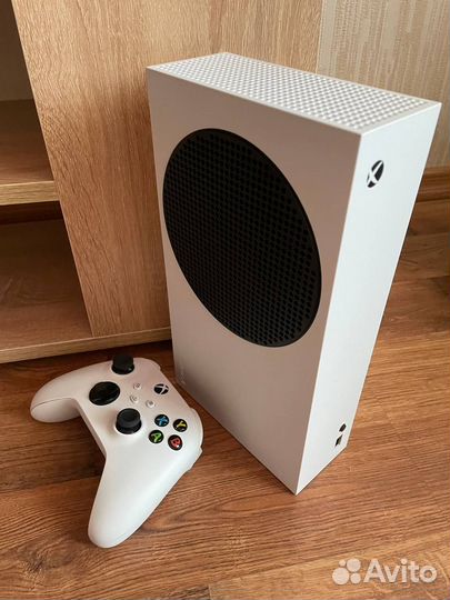 Xbox Series S 2 геймпада