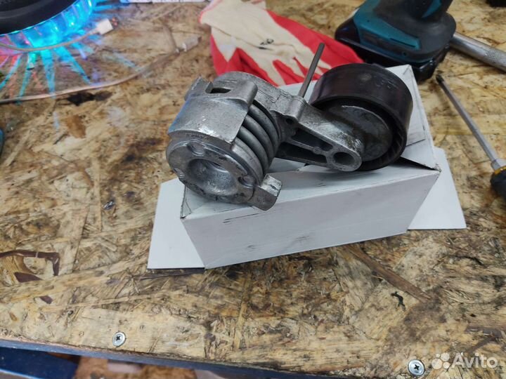 Натяжной ролик