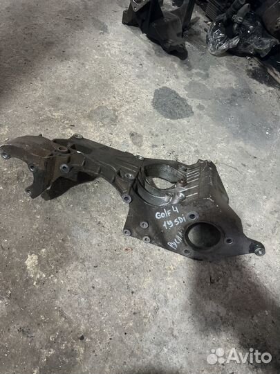 Кранштейн 038903143А 1.9sdi Volkswagen Golf lV