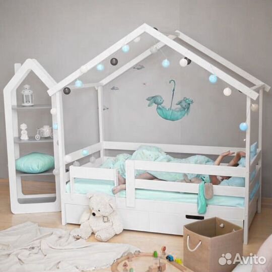 Кроватка Теремок с бортиком из массива для малыша