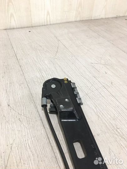 Стеклоподъемник передний левый Mercedes Benz C230