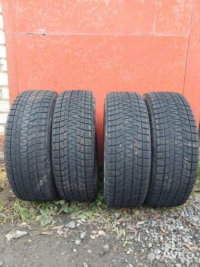 Bridgestone Blizzak DM-V1 215/65 R16 98R